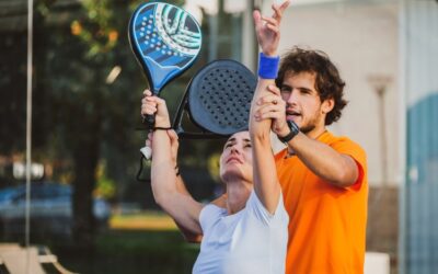Behandeling van een overbelaste schouder door padel