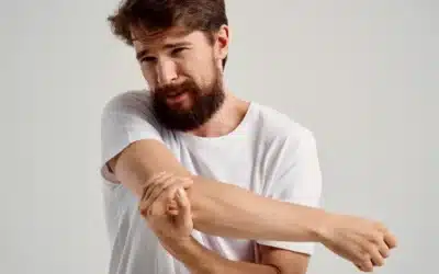 Wat zijn de risicofactoren voor het ontwikkelen van een tenniselleboog